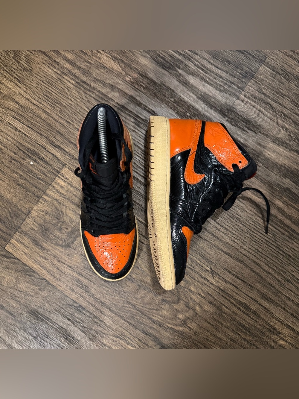Jordan Retro 1 Shattered Backboard Sneakers in Black & Orange Size 4Y // 5.5